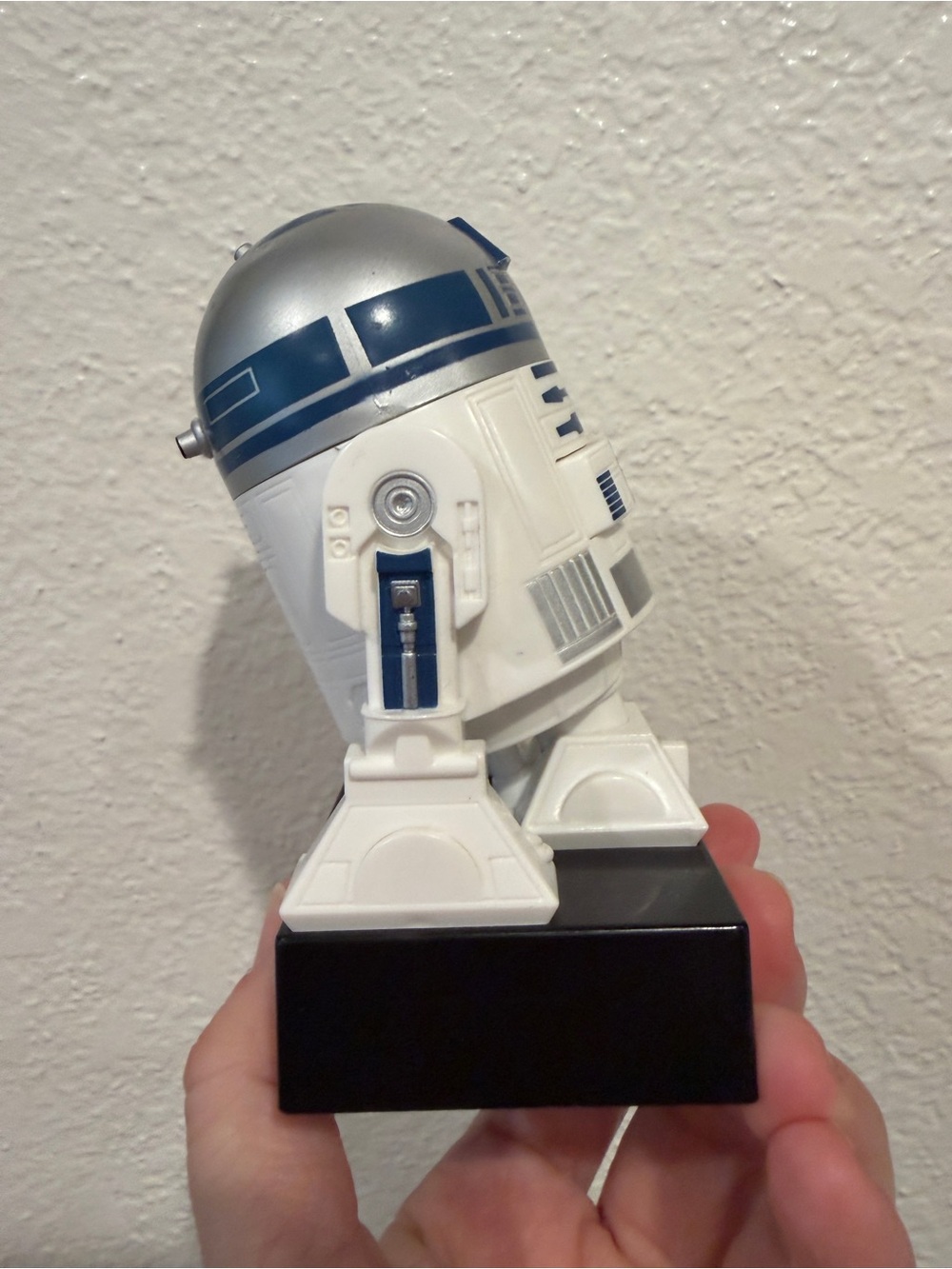 Star Wars R2-D2 Candy Dispenser 2012 - Picture 4 of 8